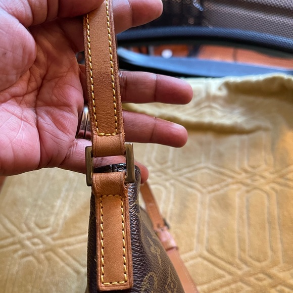 Authentic Vintage LV Trotter Crossbody - Picture 15 of 16